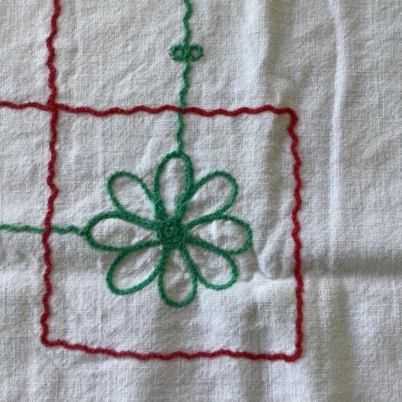 Vintage White Red Teal Embroidered Flower Rectangle Tablecloth Table Linen - Picture 6 of 11